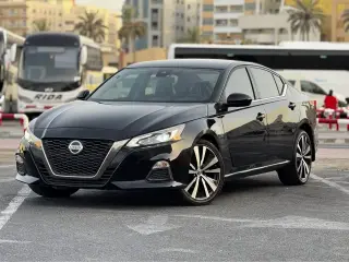 2022 Nissan Altima in Dubai used car