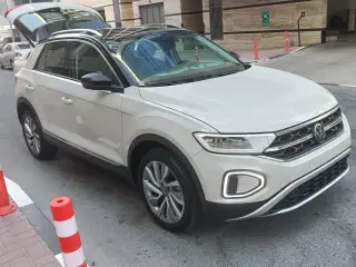 2023 Volkswagen T Roc في Dubai سيارة مستعملة