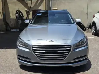 2015 Hyundai Genesis في Dubai سيارة مستعملة