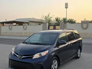 2018 Toyota Sienna in Dubai used car