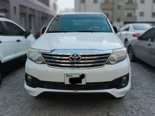 2015 Toyota Fortuner في Dubai سيارة مستعملة