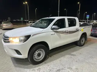 2019 Toyota Hilux in Abu Dhabi used car