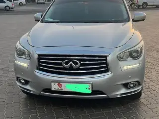 2015 Infiniti QX60 في Dubai سيارة مستعملة
