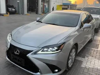 2011 Lexus ES in Sharjah used car