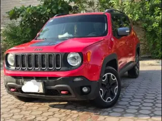 2015 Jeep Renegade في Dubai سيارة مستعملة