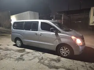 2015 Hyundai Starex في Dubai سيارة مستعملة
