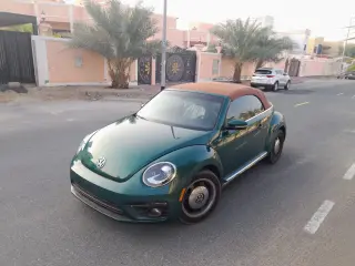 2017 Volkswagen Beetle في Dubai سيارة مستعملة