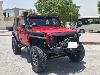 2015 Jeep Wrangler Unlimited في Dubai سيارة مستعملة