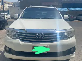 2014 Toyota Fortuner في Dubai سيارة مستعملة