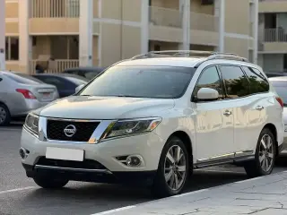 2014 Nissan Pathfinder في Dubai سيارة مستعملة