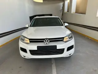 2012 Volkswagen Touareg في Sharjah سيارة مستعملة
