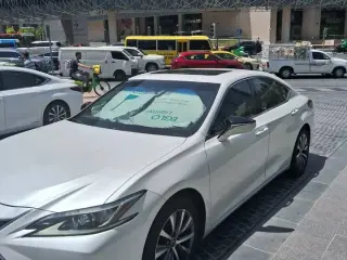 2019 Lexus ES in Dubai used car