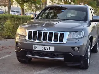 2012 Jeep Grand Cherokee في Dubai سيارة مستعملة