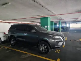 2022 Toyota Fortuner في Dubai سيارة مستعملة