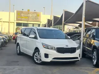 2015 Kia Sedona في Sharjah سيارة مستعملة