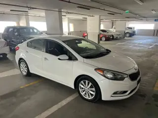 2014 Kia Forte في Dubai سيارة مستعملة