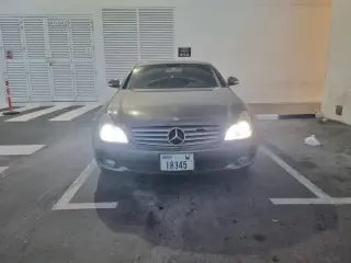 2007 Mercedes-Benz CLS في Sharjah سيارة مستعملة