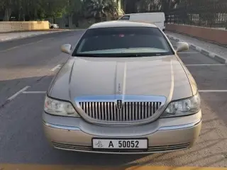 2009 Lincoln Town Car in Umm Al Quwain used car