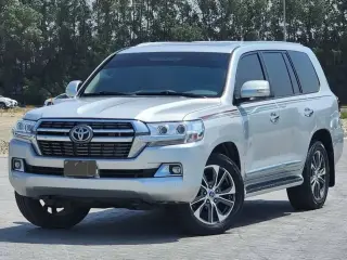 2013 Toyota Land Cruiser in Dubai used car
