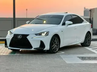 2019 Lexus IS 350 في Sharjah سيارة مستعملة