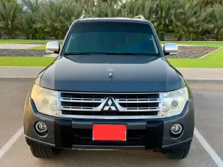 2010 Mitsubishi Pajero in Sharjah used car
