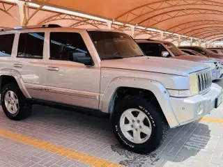 2007 Jeep Commander في Dubai سيارة مستعملة