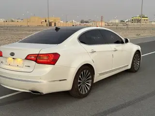 2012 Kia K7 in Sharjah used car