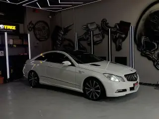 2010 Mercedes-Benz E-Class في Abu Dhabi سيارة مستعملة