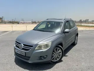 2010 Volkswagen Tiguan في Sharjah سيارة مستعملة