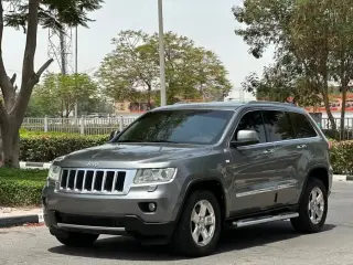 2012 Jeep Grand Cherokee في Dubai سيارة مستعملة