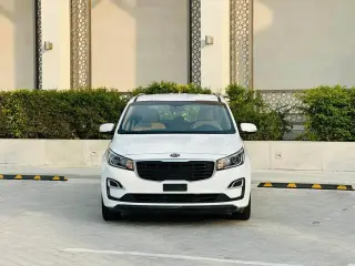 2022 Kia Carnival in Dubai used car