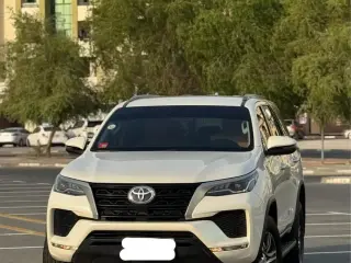 2022 Toyota Fortuner في Dubai سيارة مستعملة