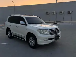 2011 Toyota Land Cruiser in Abu Dhabi used car