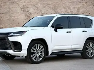 2024 Lexus LX600 في Dubai سيارة مستعملة