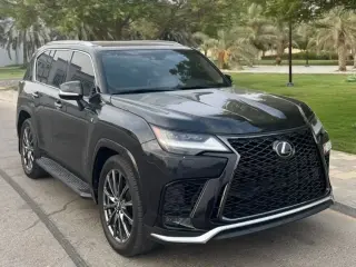 2022 Lexus LX600 في Abu Dhabi سيارة مستعملة