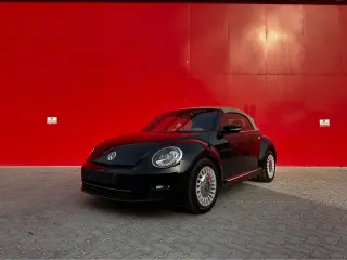 2014 Volkswagen Beetle في Dubai سيارة مستعملة
