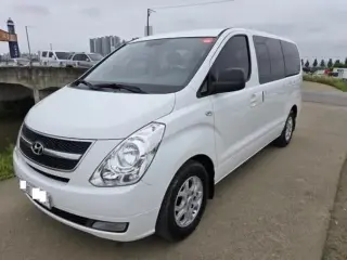2010 Hyundai Starex في Dubai سيارة مستعملة