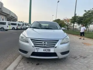 2016 Nissan Sentra في Dubai سيارة مستعملة