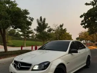 2013 Mercedes-Benz C63 AMG في Dubai سيارة مستعملة