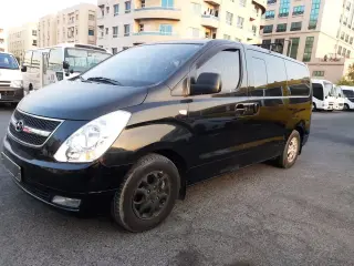 2009 Hyundai Starex في Dubai سيارة مستعملة