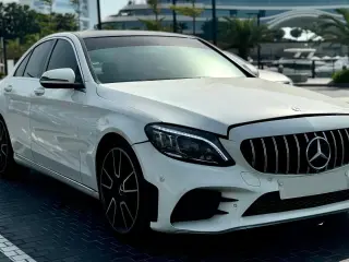 2016 Mercedes-Benz C-Class في Dubai سيارة مستعملة