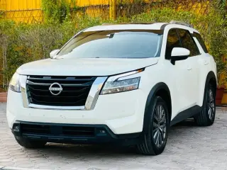 2023 Nissan Pathfinder في Dubai سيارة مستعملة