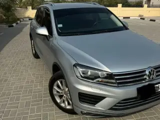 2016 Volkswagen Touareg في Dubai سيارة مستعملة
