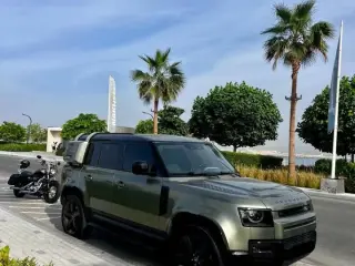 2022 Land Rover Defender in Dubai used car