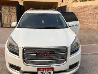 2014 GMC Acadia في Al Ain سيارة مستعملة