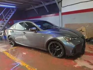 2019 Lexus IS 300 في Sharjah سيارة مستعملة