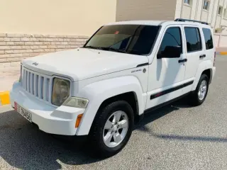2004 Jeep Liberty في Sharjah سيارة مستعملة