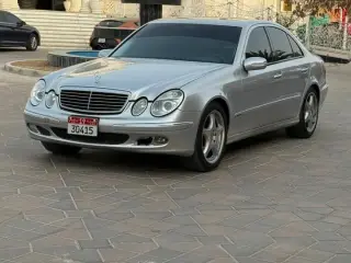 2004 Mercedes-Benz E-Class في Al Ain سيارة مستعملة