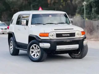 2014 Toyota FJ Cruiser in Sharjah used car