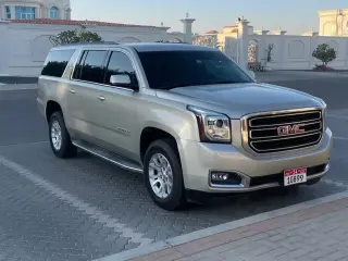 2015 GMC Yukon في Abu Dhabi سيارة مستعملة